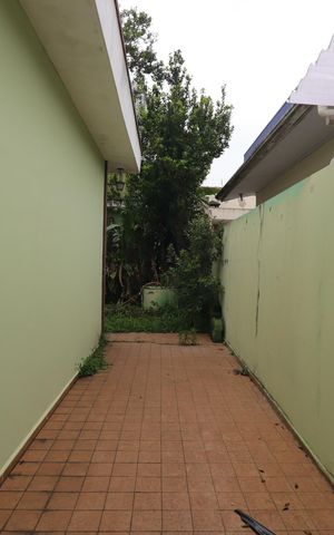 Casa à venda com 148m², 3 quartos e 6 vagasCorredor externo