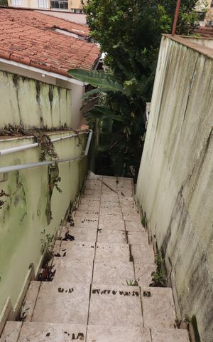 Casa à venda com 148m², 3 quartos e 6 vagasEscada