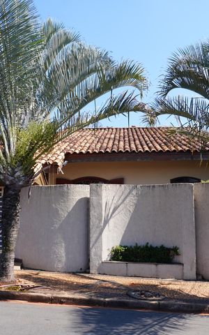 Casa à venda com 360m², 3 quartos e 3 vagasFachada com Plaquinha PXZV - 1429