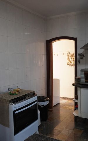 Casa à venda com 360m², 3 quartos e 3 vagasCozinha e Área de Serviço
