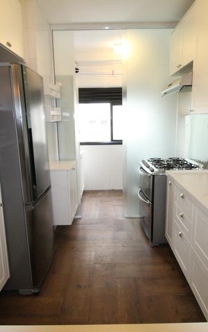 Apartamento para alugar com 76m², 2 quartos e 2 vagasCozinha