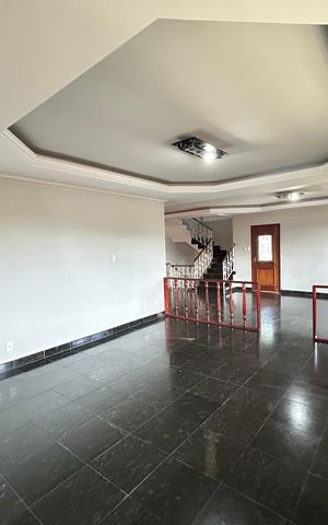 Casa para alugar com 575m², 5 quartos e 5 vagasSala