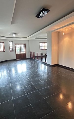 Casa para alugar com 575m², 5 quartos e 5 vagasSala