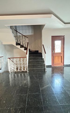 Casa para alugar com 575m², 5 quartos e 5 vagasSala