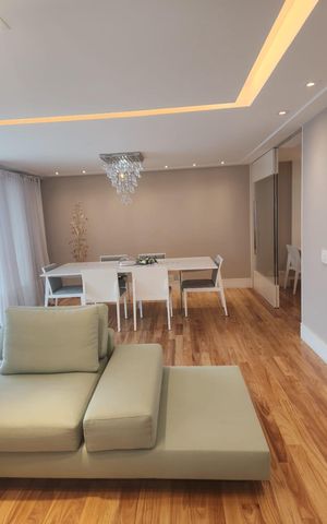 Apartamento à venda com 333m², 3 quartos e 4 vagas Apartamento à venda com 333m², 3 quartos e 4 vagasSala de Jantar