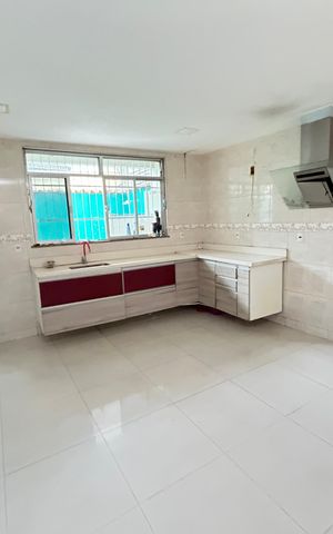 Casa para alugar com 300m², 3 quartos e 2 vagasCozinha