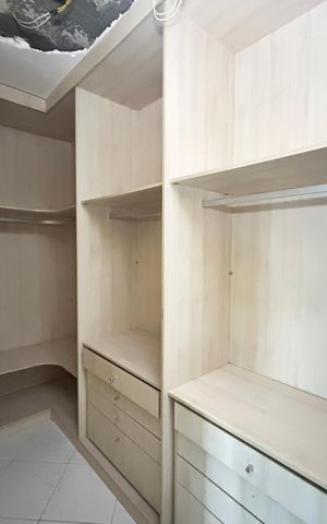 Casa para alugar com 300m², 3 quartos e 2 vagasCloset da suíte