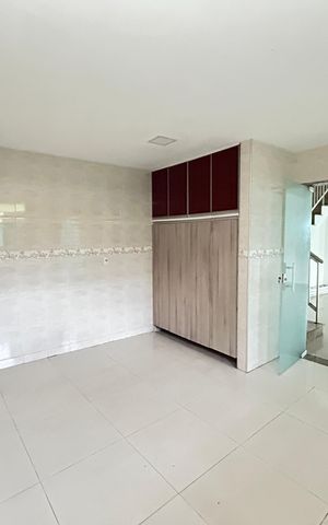 Casa para alugar com 300m², 3 quartos e 2 vagasCozinha