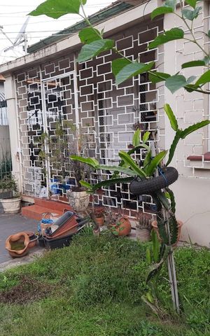 Casa à venda com 147m², 3 quartos e 3 vagas Casa à venda com 147m², 3 quartos e 3 vagasÁrea externa