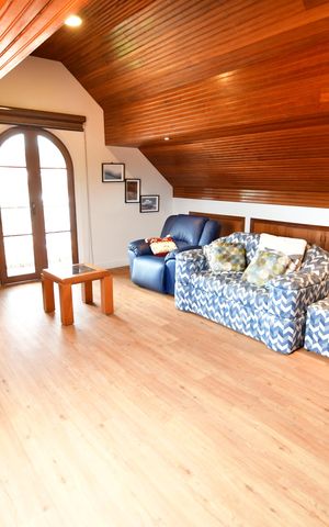 Casa à venda com 265m², 5 quartos e 10 vagasSala de TV