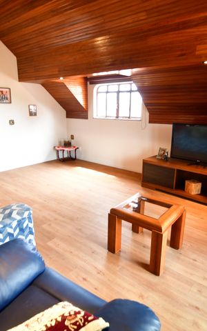 Casa à venda com 265m², 5 quartos e 10 vagasSala de TV
