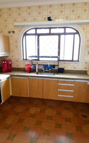 Casa à venda com 265m², 5 quartos e 10 vagasCozinha 