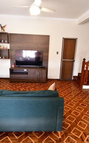 Casa à venda com 265m², 5 quartos e 10 vagasSala