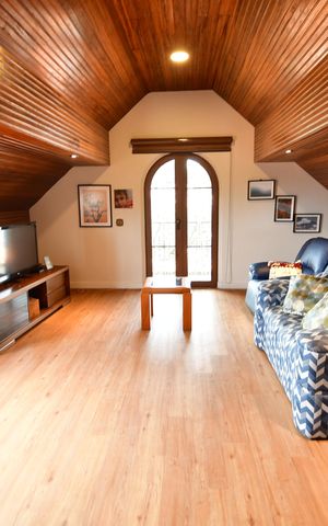 Casa à venda com 265m², 5 quartos e 10 vagasSala de TV