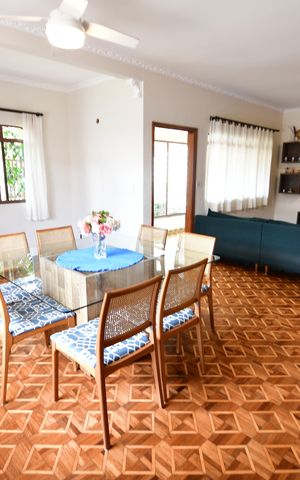 Casa à venda com 265m², 5 quartos e 10 vagasSala