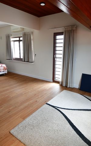 Casa à venda com 265m², 5 quartos e 10 vagasQuarto 4 - Suíte