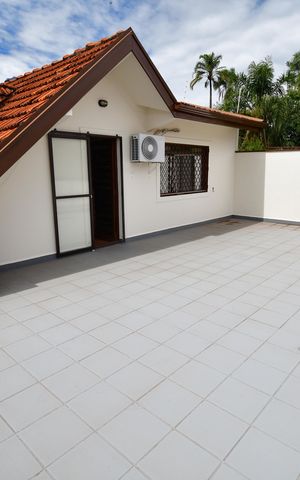 Casa à venda com 265m², 5 quartos e 10 vagasQuarto 4 - Suíte Varanda