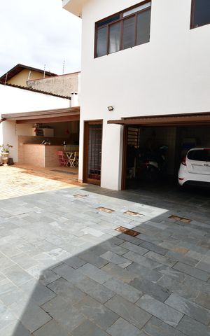 Casa à venda com 265m², 5 quartos e 10 vagasQuintal / Garagem / Varanda Gourmet / Edícula