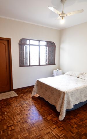 Casa à venda com 265m², 5 quartos e 10 vagasQuarto 3 - Suíte