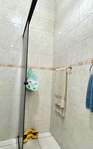 Casa à venda com 110m², 2 quartos e 2 vagas Casa à venda com 110m², 2 quartos e 2 vagasBanheiro