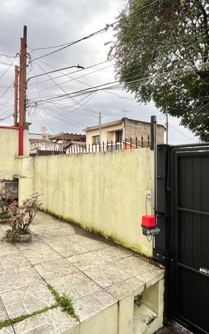 Casa à venda com 110m², 2 quartos e 2 vagas Casa à venda com 110m², 2 quartos e 2 vagasÁrea externa