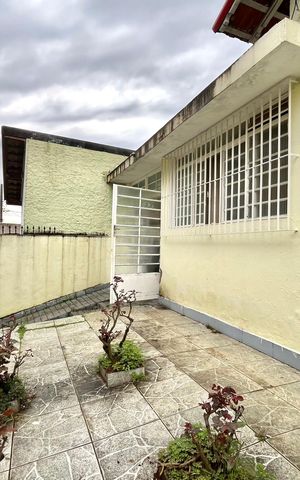 Casa à venda com 110m², 2 quartos e 2 vagas Casa à venda com 110m², 2 quartos e 2 vagasÁrea externa