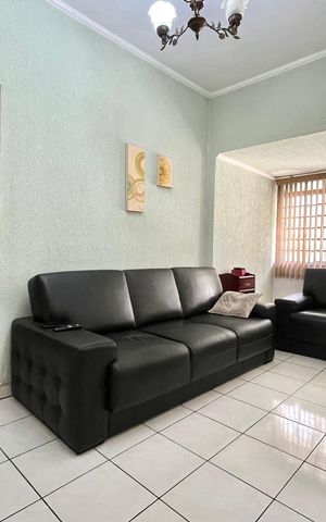 Casa à venda com 110m², 2 quartos e 2 vagas Casa à venda com 110m², 2 quartos e 2 vagasSala
