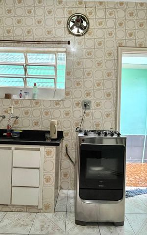 Casa à venda com 110m², 2 quartos e 2 vagas Casa à venda com 110m², 2 quartos e 2 vagasCozinha