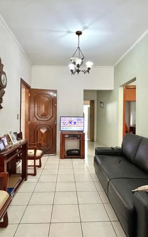 Casa à venda com 110m², 2 quartos e 2 vagas Casa à venda com 110m², 2 quartos e 2 vagasSala