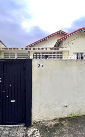 Casa à venda com 110m², 2 quartos e 2 vagas Casa à venda com 110m², 2 quartos e 2 vagasFachada