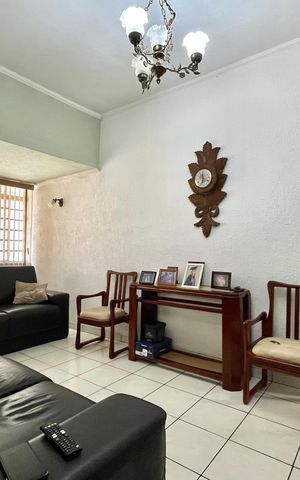 Casa à venda com 110m², 2 quartos e 2 vagas Casa à venda com 110m², 2 quartos e 2 vagasSala