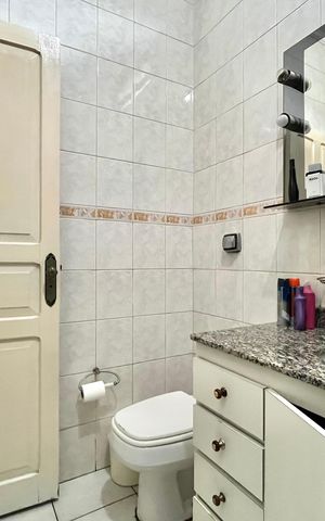 Casa à venda com 110m², 2 quartos e 2 vagas Casa à venda com 110m², 2 quartos e 2 vagasBanheiro