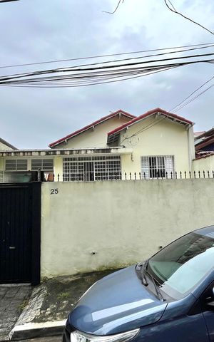 Casa à venda com 110m², 2 quartos e 2 vagas Casa à venda com 110m², 2 quartos e 2 vagasFachada