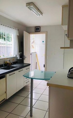 Casa à venda com 120m², 3 quartos e 2 vagas Casa à venda com 120m², 3 quartos e 2 vagasCozinha