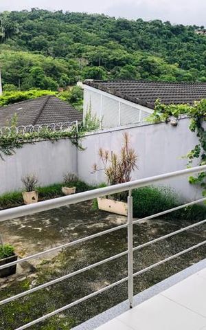 Casa à venda com 120m², 3 quartos e 2 vagas Casa à venda com 120m², 3 quartos e 2 vagasVaranda