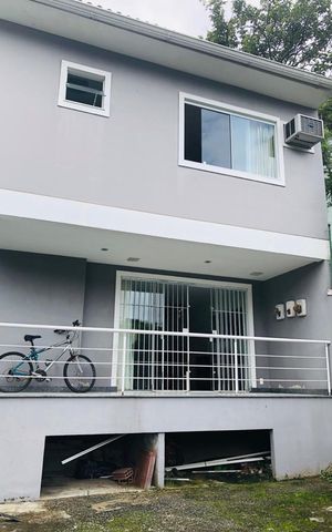 Casa à venda com 120m², 3 quartos e 2 vagas Casa à venda com 120m², 3 quartos e 2 vagasVaranda