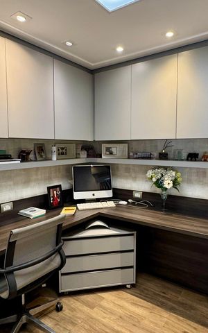 Apartamento à venda com 244m², 4 quartos e 4 vagas Apartamento à venda com 244m², 4 quartos e 4 vagasEscritório
