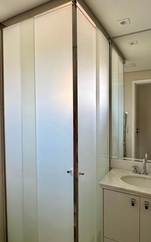 Apartamento à venda com 244m², 4 quartos e 4 vagas Apartamento à venda com 244m², 4 quartos e 4 vagasBanheiro