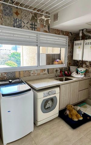 Apartamento à venda com 244m², 4 quartos e 4 vagas Apartamento à venda com 244m², 4 quartos e 4 vagaslavanderia