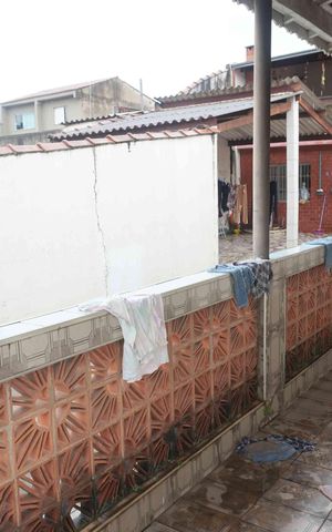 Casa à venda com 130m², 4 quartos e 4 vagas Casa à venda com 130m², 4 quartos e 4 vagasÁrea externa