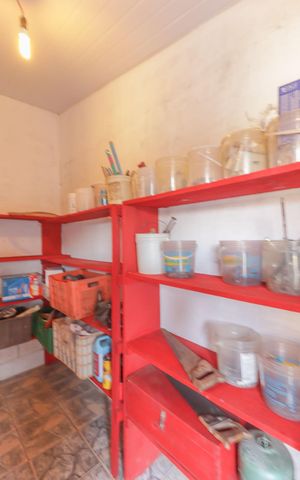 Casa à venda com 190m², 3 quartos e 2 vagas Casa à venda com 190m², 3 quartos e 2 vagasÁrea externa