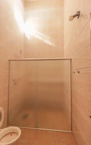 Casa à venda com 190m², 3 quartos e 2 vagas Casa à venda com 190m², 3 quartos e 2 vagasBanheiro 1