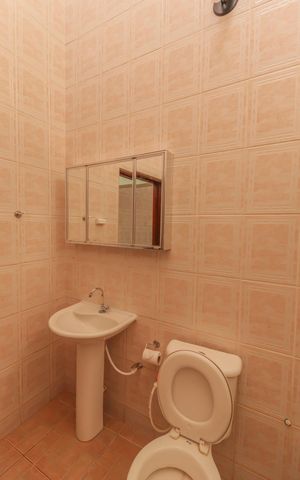 Casa à venda com 190m², 3 quartos e 2 vagas Casa à venda com 190m², 3 quartos e 2 vagasBanheiro 1
