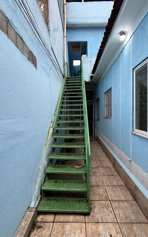 Casa para alugar com 100m², 2 quartos e sem vagaEscada de acesso