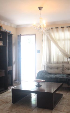 Casa para alugar com 260m², 3 quartos e 2 vagasSala