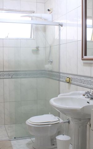 Casa para alugar com 260m², 3 quartos e 2 vagasBanheiro 1