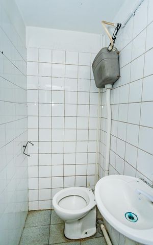 Casa à venda com 413m², 5 quartos e 4 vagas Casa à venda com 413m², 5 quartos e 4 vagasBanheiro salão lateral