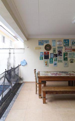 Casa de condomínio à venda com 200m², 3 quartos e 4 vagas