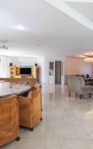Casa à venda com 400m², 4 quartos e 6 vagasSala 1