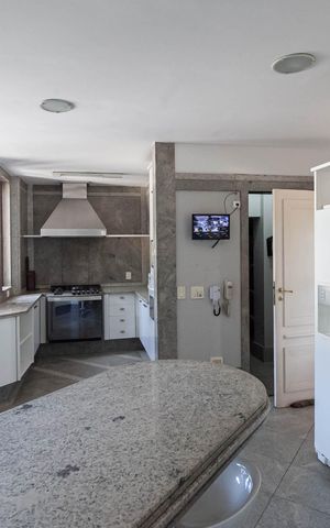 Casa à venda com 400m², 4 quartos e 6 vagasCozinha